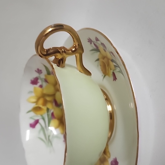 Vintage Royal Grafton Teacup and Saucer pastel green with floral bone china - Picture 7 of 8